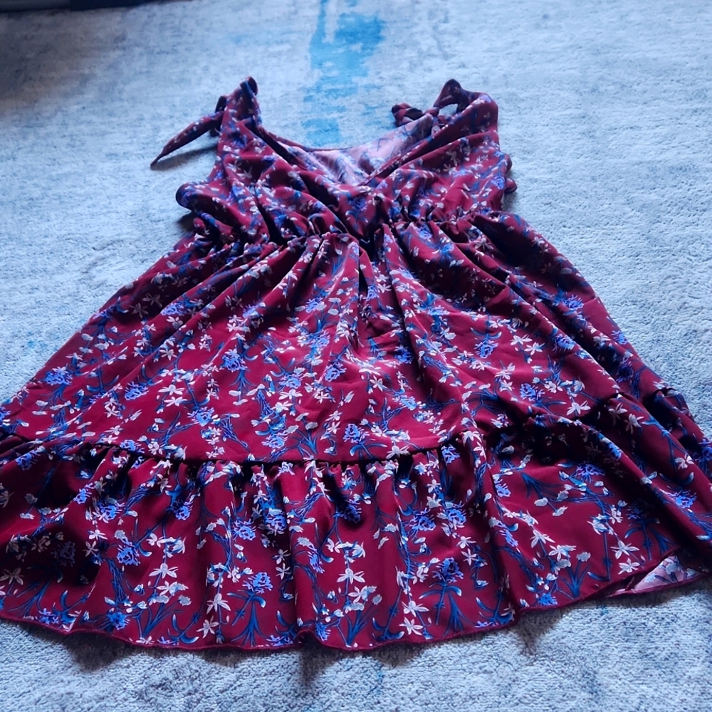 Tie sleeve flowy red flowery dress